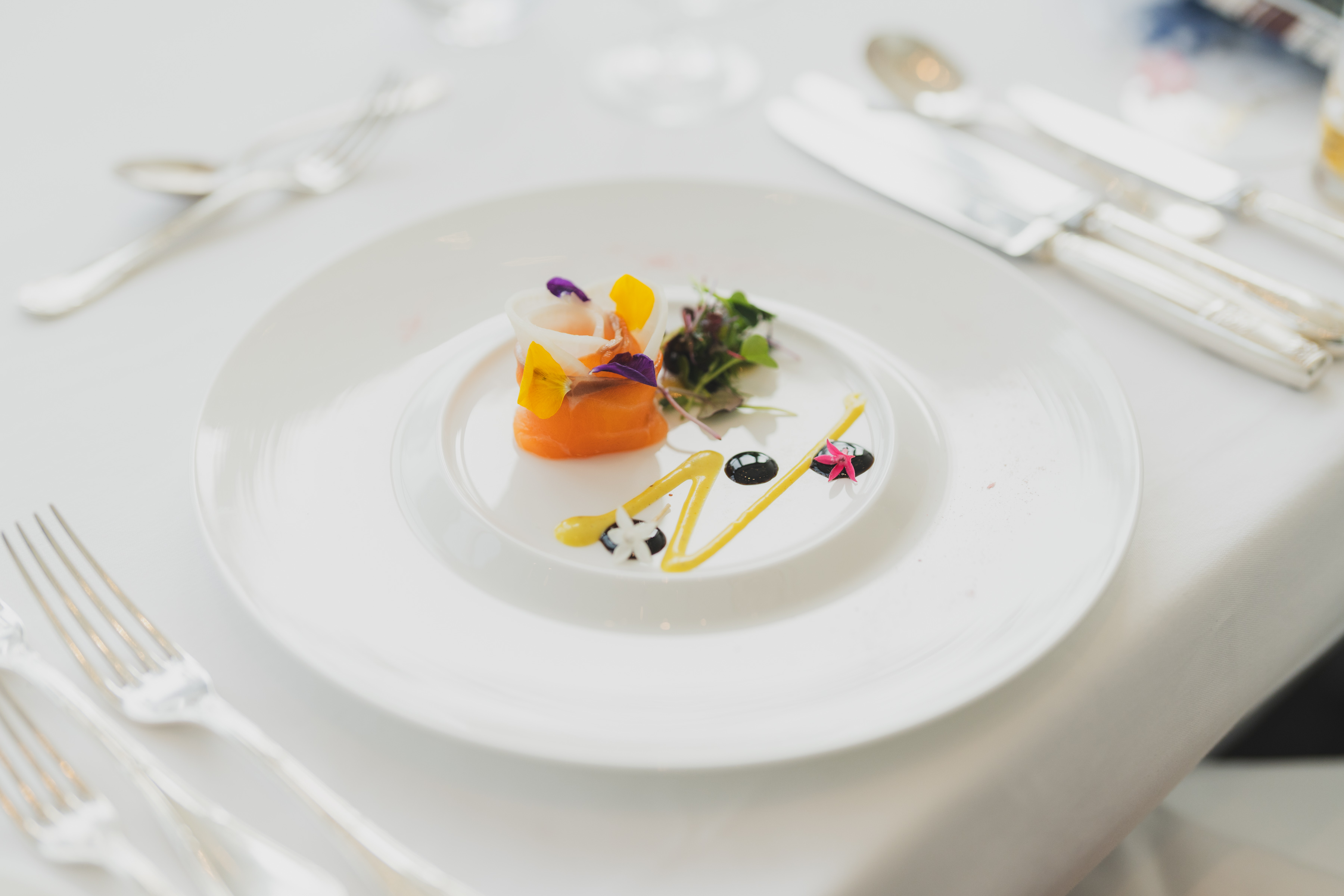 【ウェディングレポート】北海道神宮で挙式後は、みんなでお食事会を♪